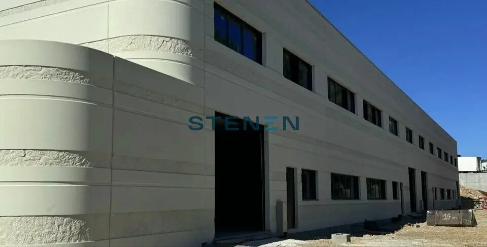 Flex in La Ciotat for lease Primary Photo- Image 1 of 2