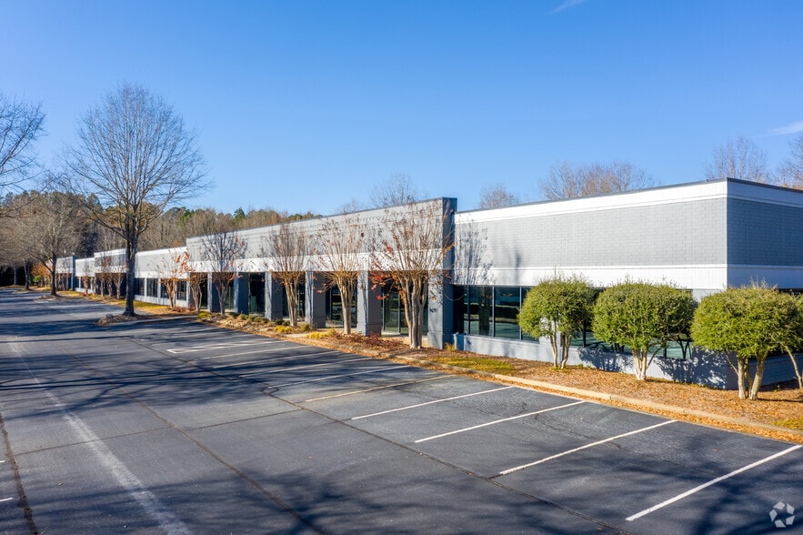 3159 Royal Dr, Alpharetta, GA à louer - Photo du bâtiment - Image 2 de 9