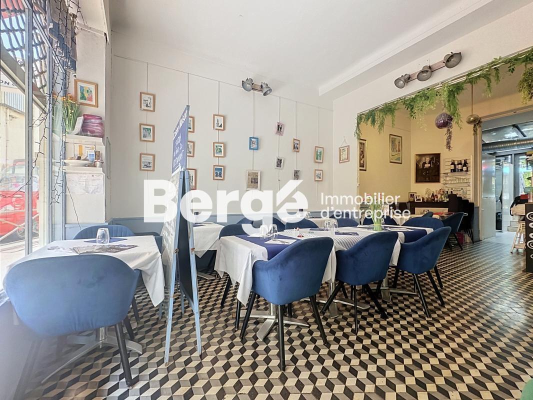 Retail in Antibes for sale Building Photo- Image 1 of 8