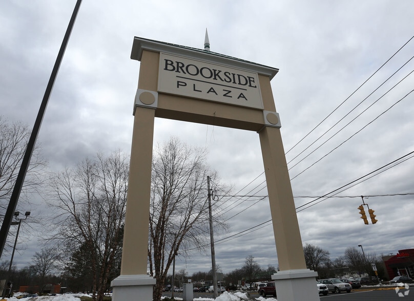 10-38 Hazard Ave, Enfield, CT for lease - Building Photo - Image 2 of 3