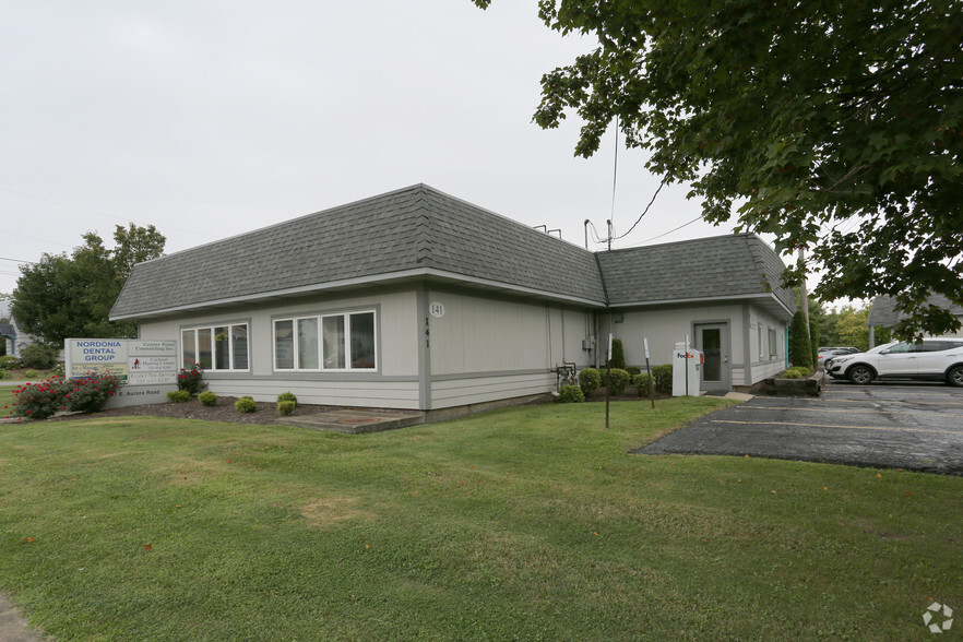 141 E Aurora Rd, Northfield, OH à vendre - Photo principale - Image 1 de 1