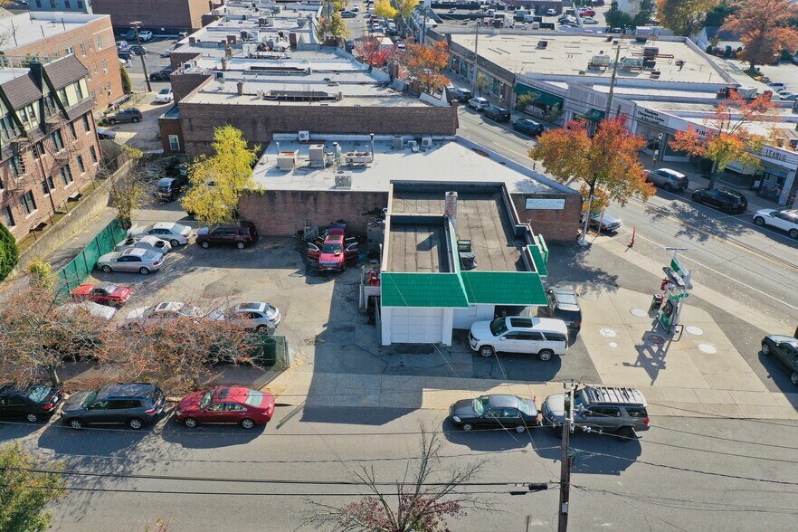 540 Plandome Rd, Manhasset, NY à louer - Photo du bâtiment - Image 2 de 19