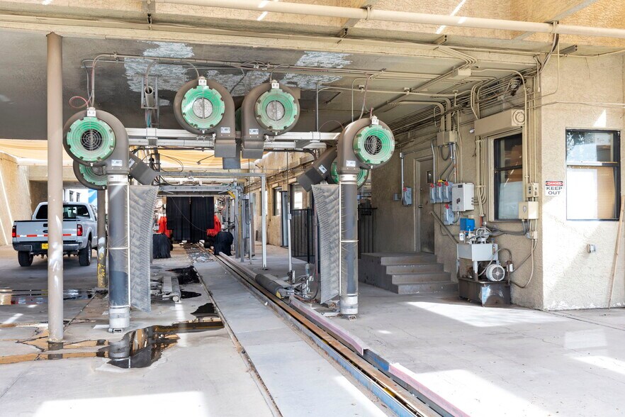 2828 S Country Club Dr, Mesa, AZ à vendre - Photo du bâtiment - Image 2 de 32