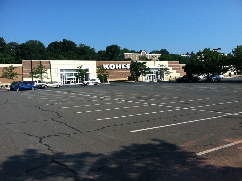 2380-2400 Dixwell Ave, Hamden, CT à louer - Photo du bâtiment - Image 2 de 2