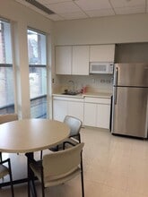 1725 N McGovern St, Highland Park, IL for lease Interior Photo- Image 2 of 5