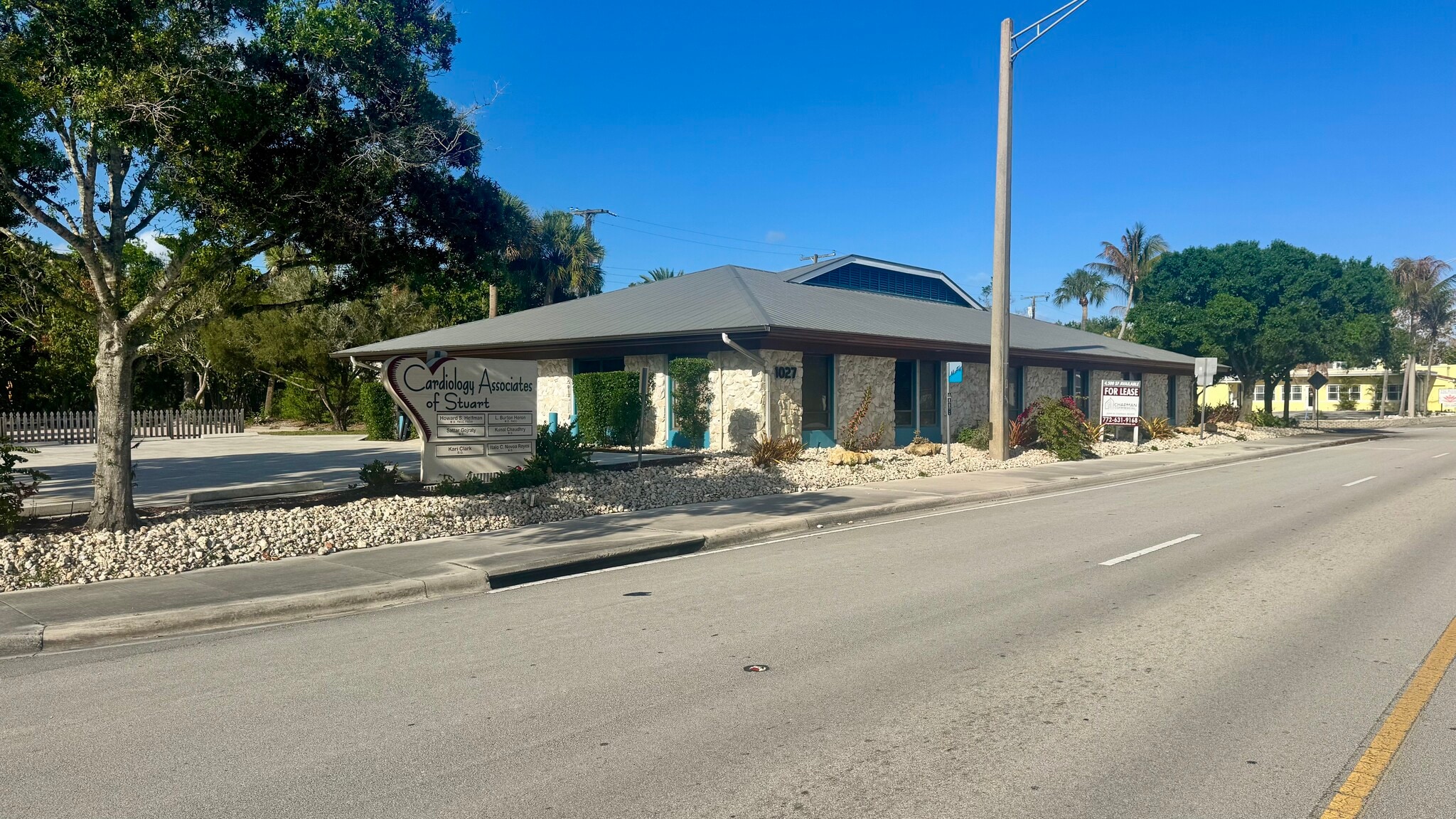 1027 SE Ocean Blvd, Stuart, FL à louer Photo principale- Image 1 de 7