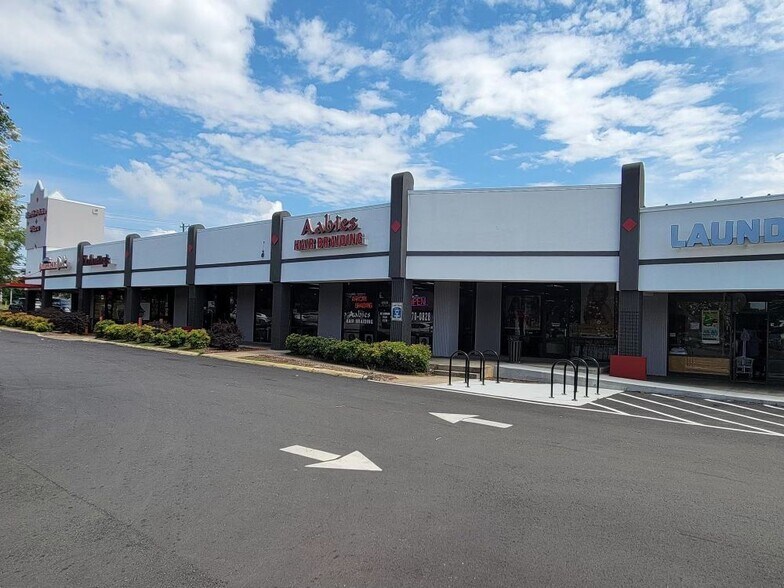 5420-5430 N Tryon St, Charlotte, NC à louer - Photo du bâtiment - Image 3 de 7