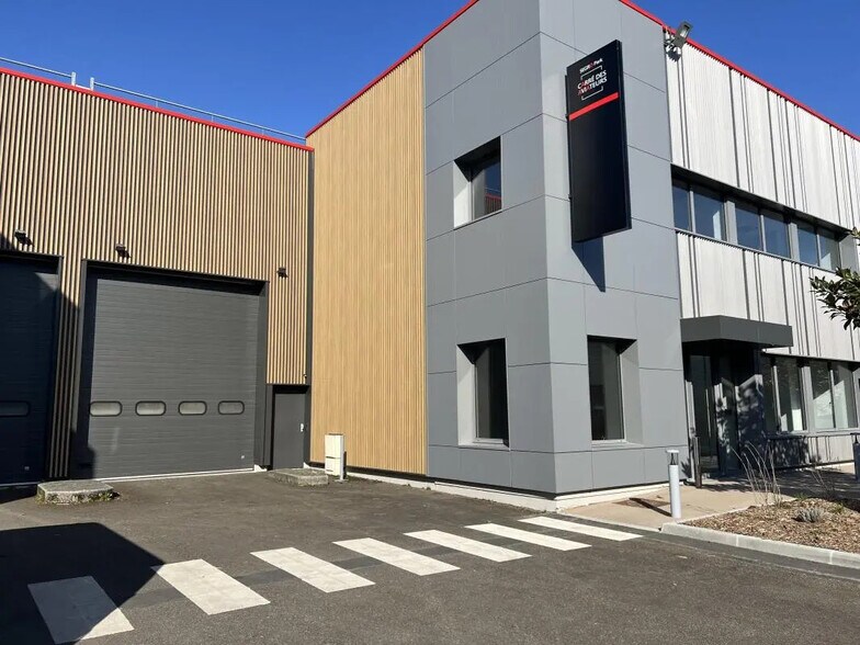 157 Avenue Charles Floquet, Le Blanc-Mesnil à louer - Photo du bâtiment - Image 2 de 6