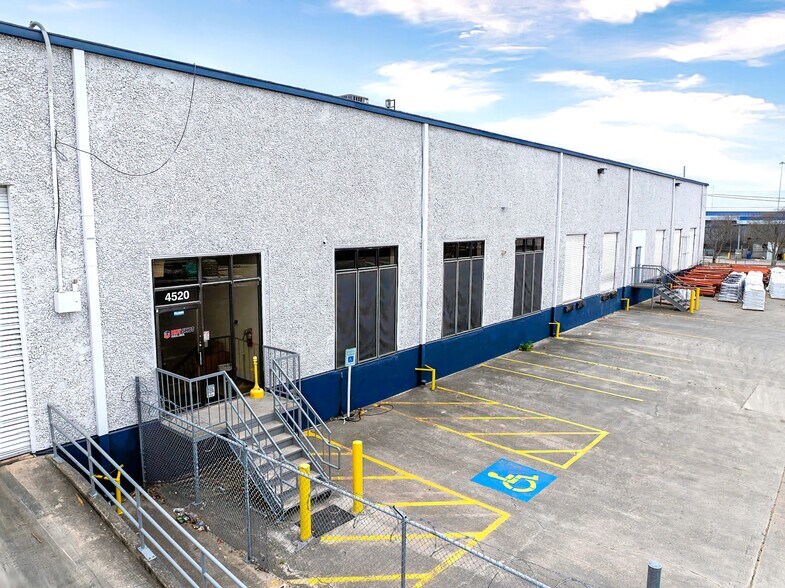 4514-4520 Tejasco, San Antonio, TX à louer - Photo du bâtiment - Image 2 de 3