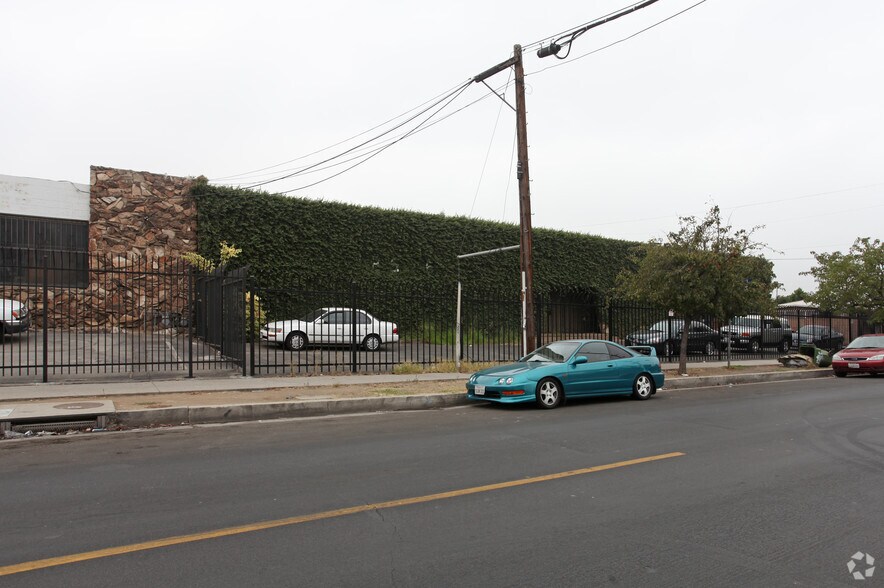12676 Pierce St, Pacoima, CA à louer - Photo du bâtiment - Image 3 de 7