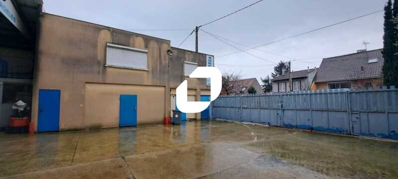 Industrial in Montreuil for sale Building Photo- Image 1 of 8