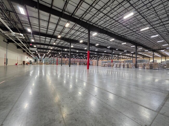 Plus de détails pour 81 Commerce Dr, Fall River, MA - Industriel à louer