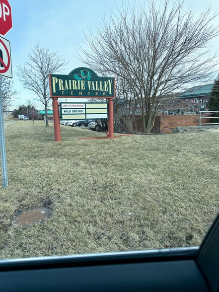 107 Valley Dr, Elburn, IL for lease - Pylon Photo - Image 3 of 6