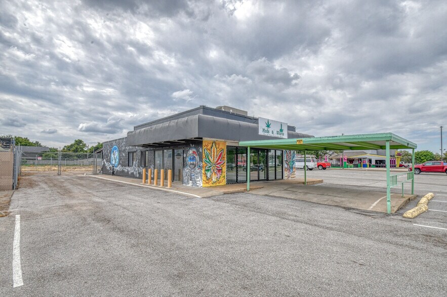 1404 W Lindsey St, Norman, OK for lease - Building Photo - Image 2 of 20