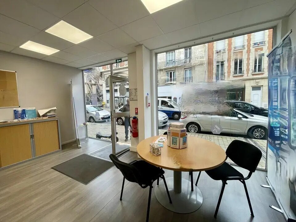 Retail in Reims for lease Interior Photo- Image 1 of 5