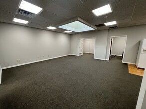 121 E 6th St, Bloomington, IN à louer Photo intérieure- Image 2 de 11