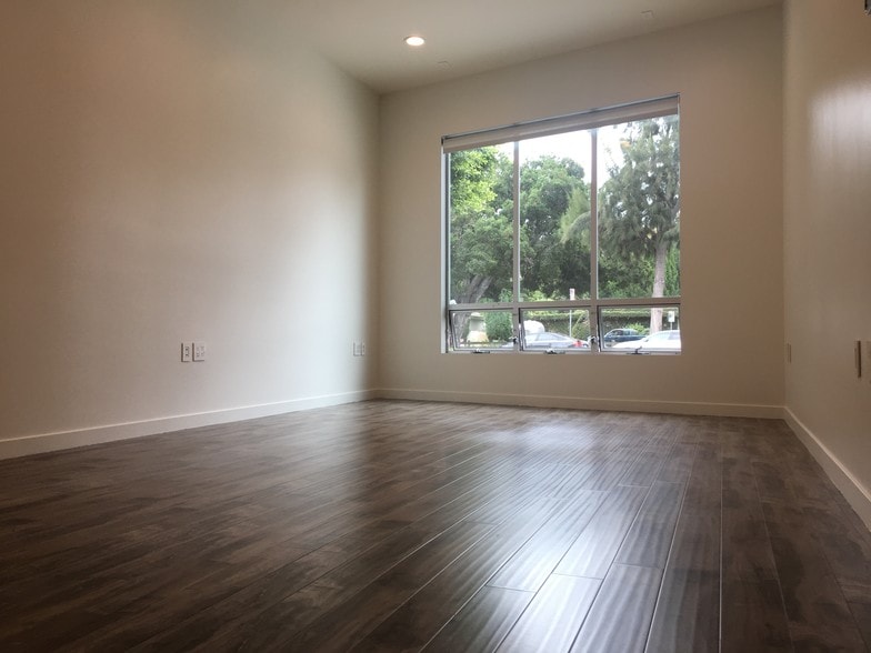 13263 Ventura Blvd, Studio City, CA for lease - Interior Photo - Image 2 of 20