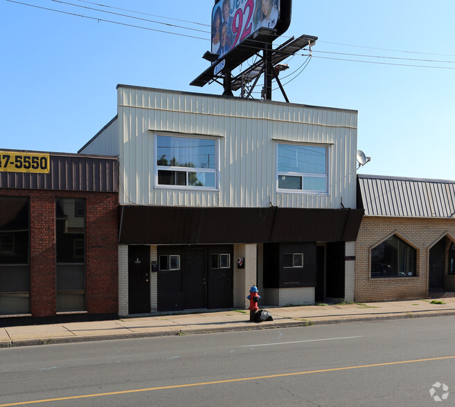 1221-1223 Main St E, Hamilton, ON à vendre - Photo principale - Image 1 de 3