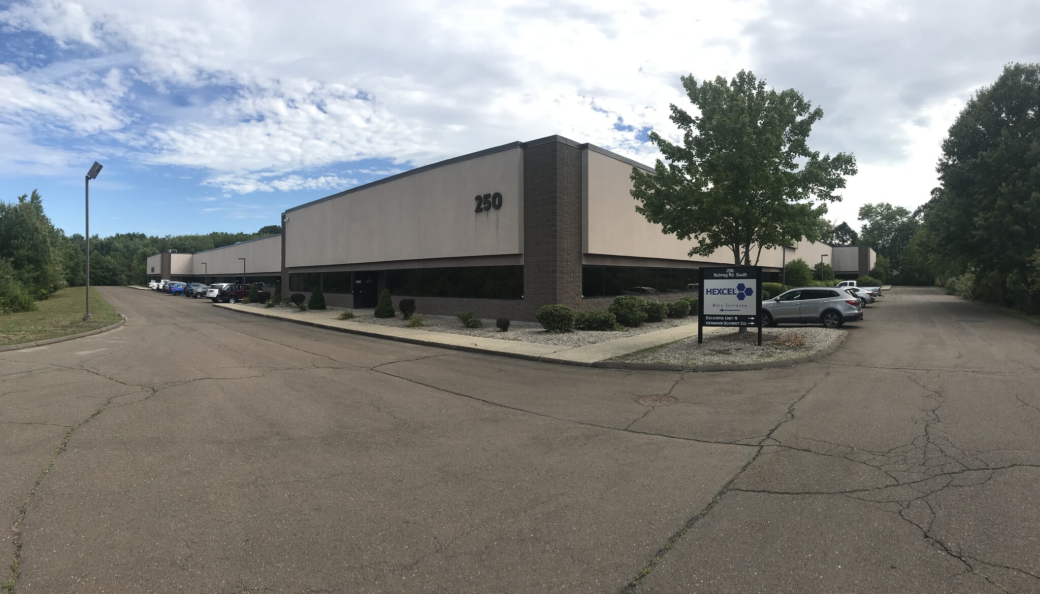 250 Nutmeg Rd S, South Windsor, CT à vendre Photo du bâtiment- Image 1 de 20