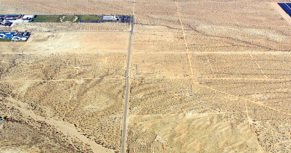 13178 Hopland, Adelanto, CA à vendre - Aérien - Image 2 de 2