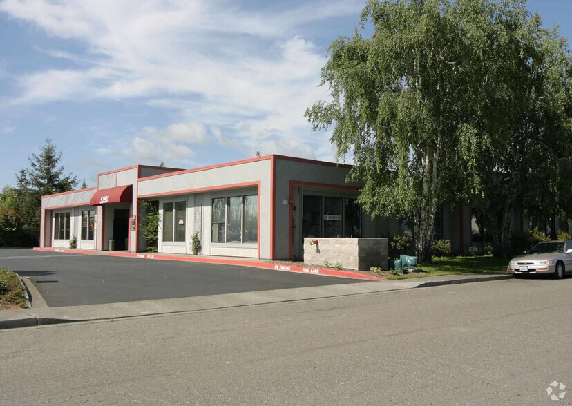 5350 Commerce Blvd, Rohnert Park, CA à louer - Photo du bâtiment - Image 2 de 6
