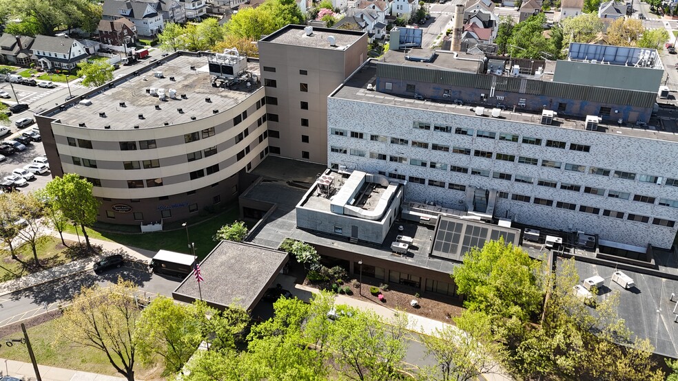 680 Broadway, Paterson, NJ à vendre - Photo du bâtiment - Image 3 de 40