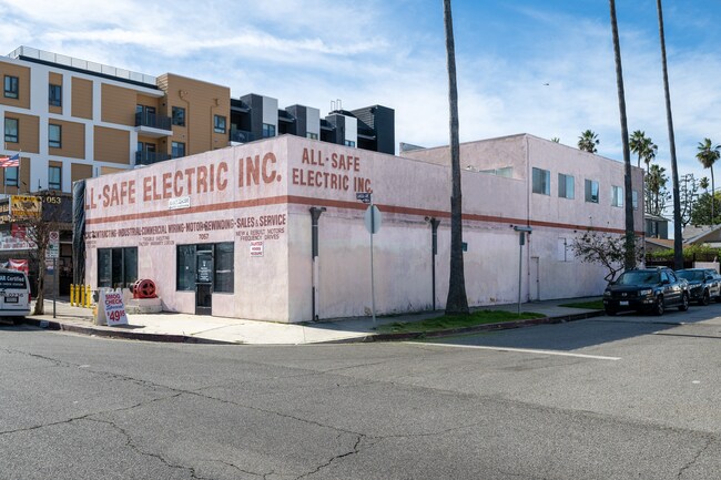 More details for 7057 Canoga Ave, Canoga Park, CA - Retail for Sale