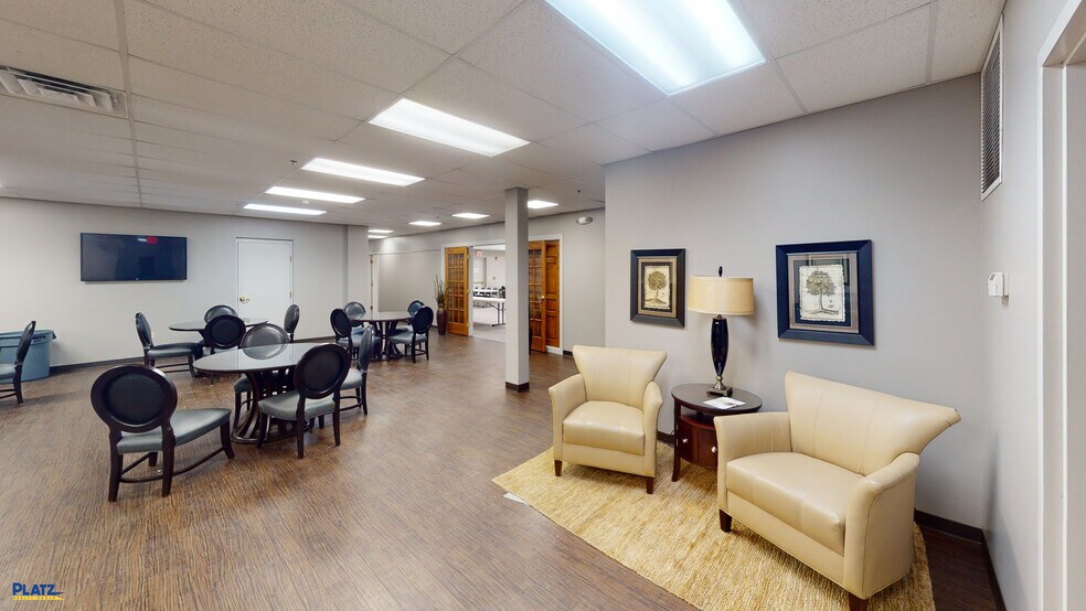 8387 Tod Ave, Youngstown, OH à vendre - Photo intérieure - Image 2 de 17