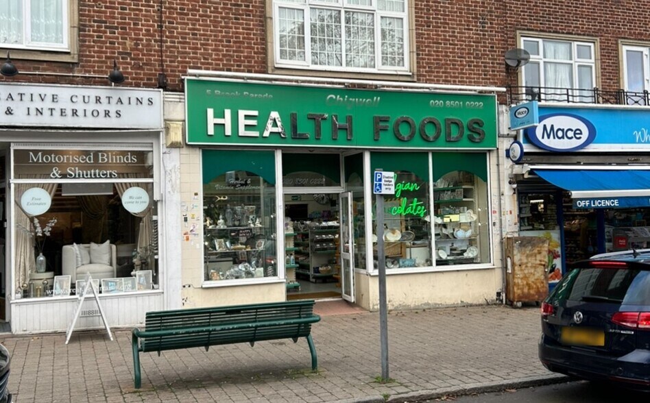 High Rd, Chigwell à louer - Photo du bâtiment - Image 1 de 2