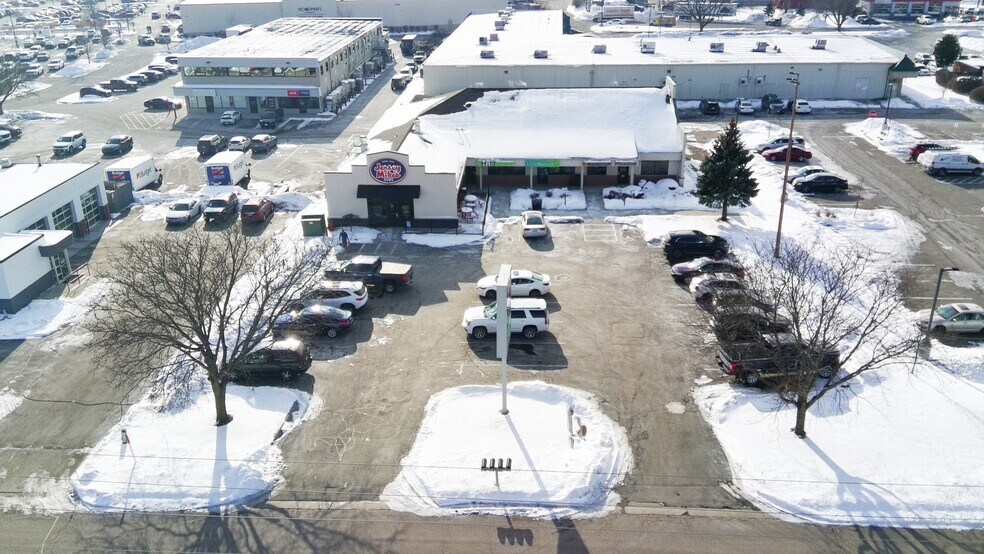 2228 Milton Ave, Janesville, WI à louer - Photo du bâtiment - Image 2 de 7
