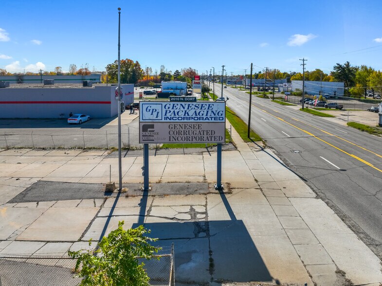 2010 N Dort Hwy, Flint, MI à vendre - Photo du bâtiment - Image 2 de 35