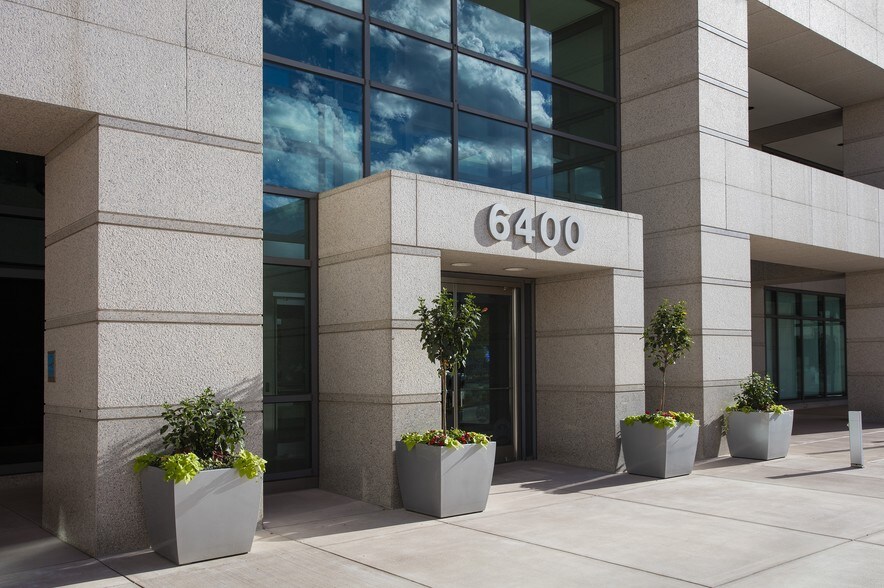 6400 S Fiddlers Green Cir, Greenwood Village, CO à louer - Photo du bâtiment - Image 2 de 37