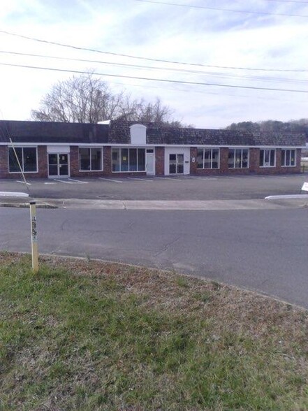 527 W Lebanon St, Mount Airy, NC for sale - Building Photo - Image 1 of 1