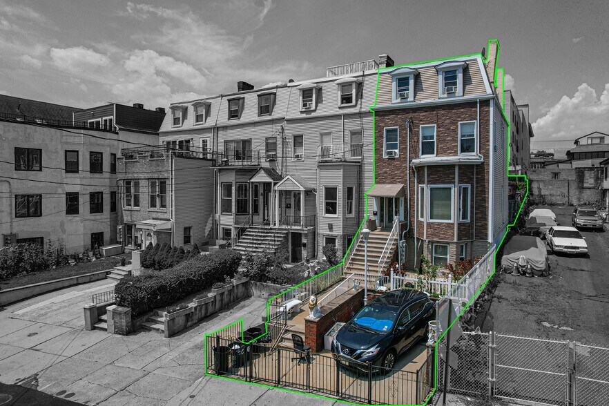 302 Paterson Plank Rd, Jersey City, NJ à vendre - Photo principale - Image 1 de 7