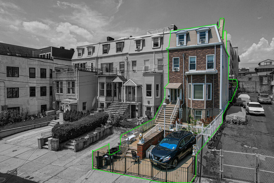 302 Paterson Plank Rd, Jersey City, NJ for sale - Primary Photo - Image 1 of 7