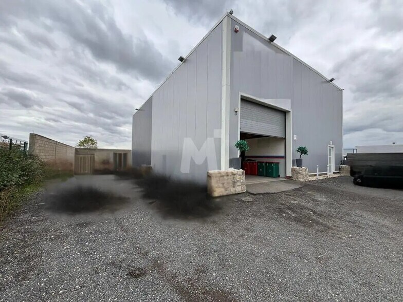 Bureau dans Égly à louer - Photo du bâtiment - Image 3 de 7