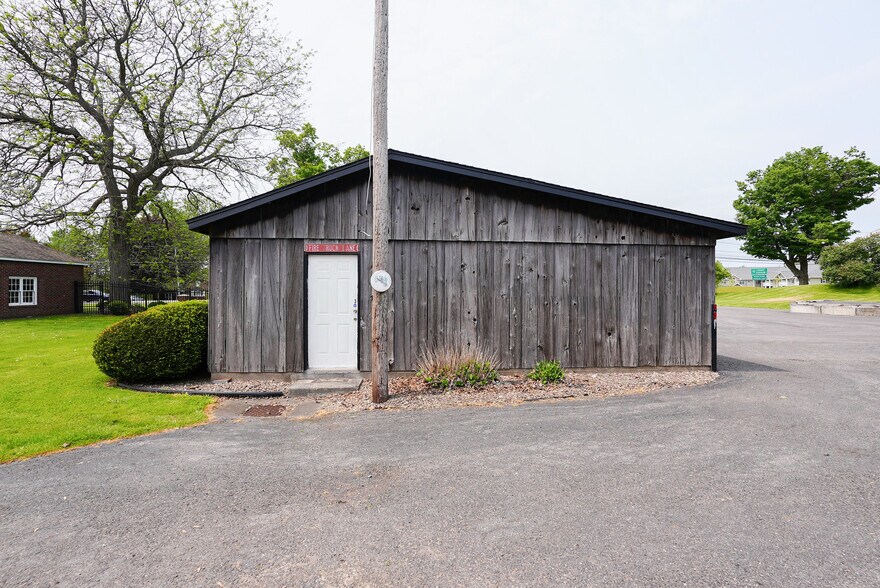 8662 Brewerton Rd, Cicero, NY à vendre - Photo du bâtiment - Image 3 de 16
