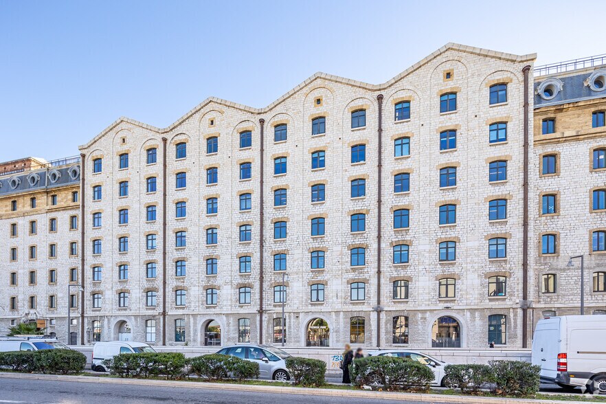 10 Place De La Joliette, Marseille à louer - Photo du bâtiment - Image 3 de 29