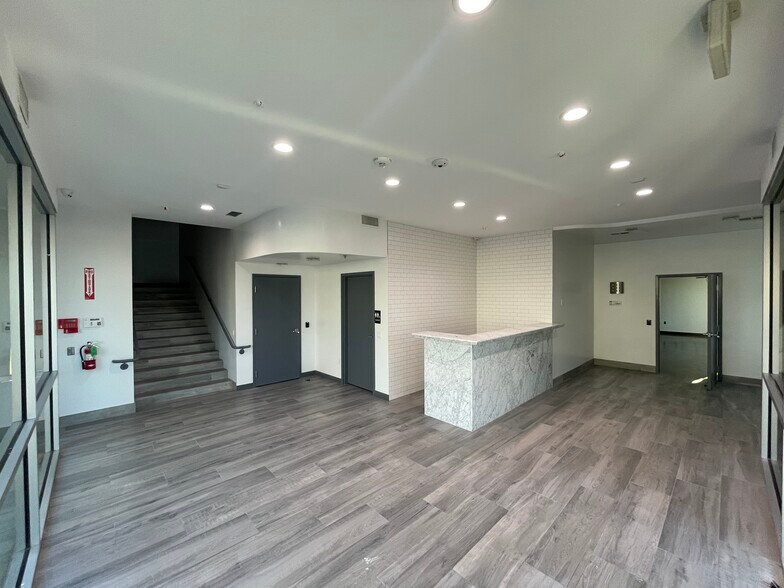 2909 Tech Center Dr, Santa Ana, CA à vendre - Photo du bâtiment - Image 2 de 14