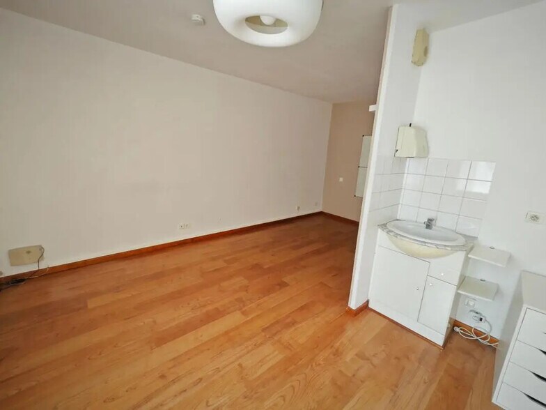 Office in Lille for sale - Interior Photo - Image 2 of 2