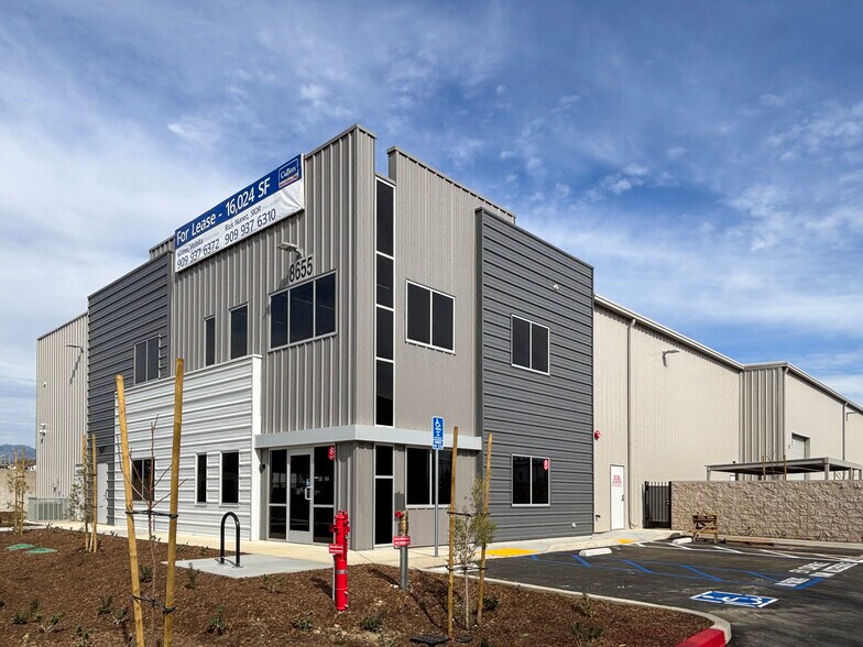 8655 Beech Ave, Fontana, CA for lease - Building Photo - Image 1 of 1
