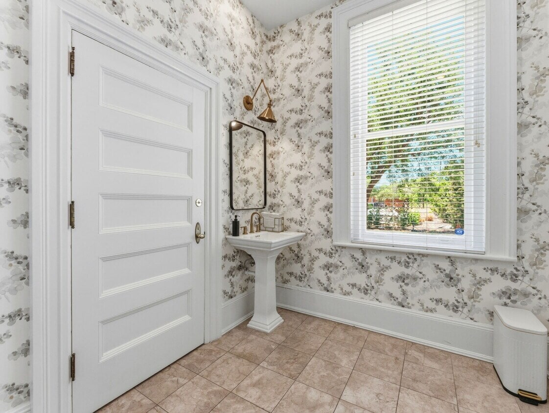342 Hyde Park Ave, Tampa, FL à louer Photo intérieure- Image 1 de 4