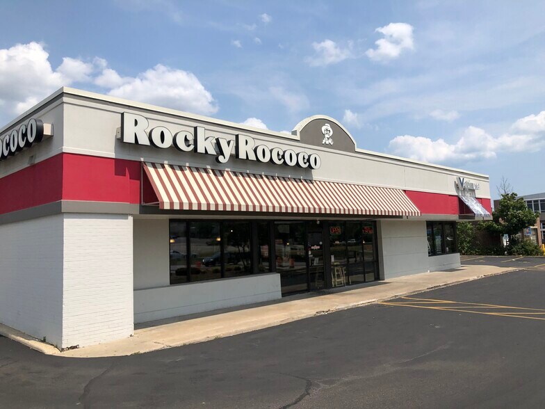 8300 W Brown Deer Rd, Milwaukee, WI à louer - Photo du bâtiment - Image 1 de 4