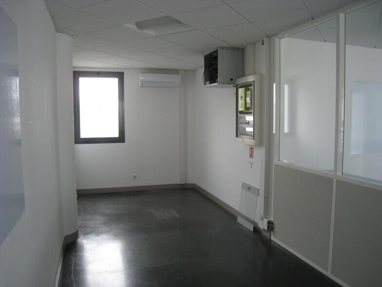 Office in Aubagne for lease - Interior Photo - Image 3 of 5