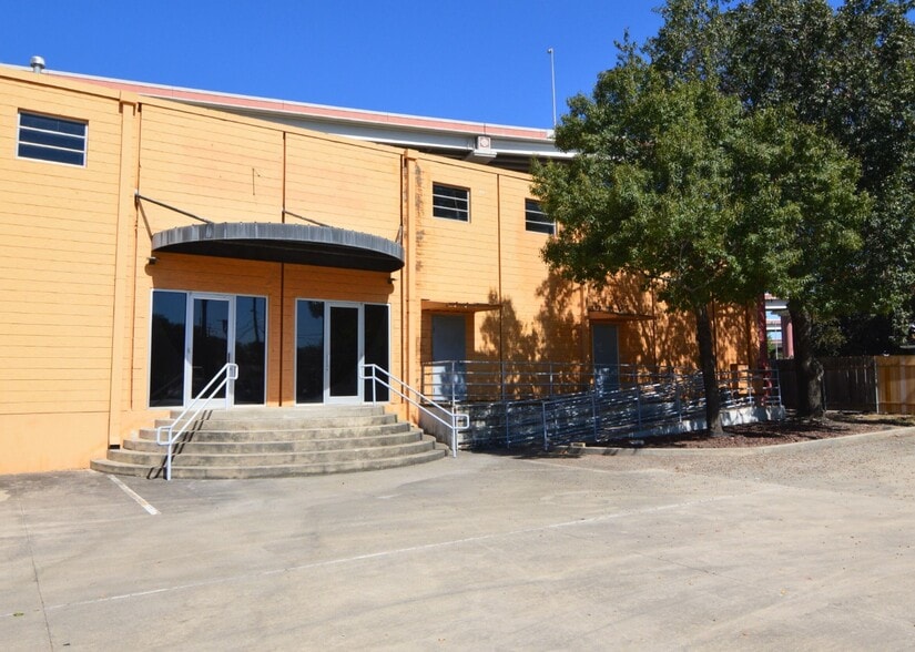 202 NE Loop 410, San Antonio, TX à louer - Photo du bâtiment - Image 3 de 10