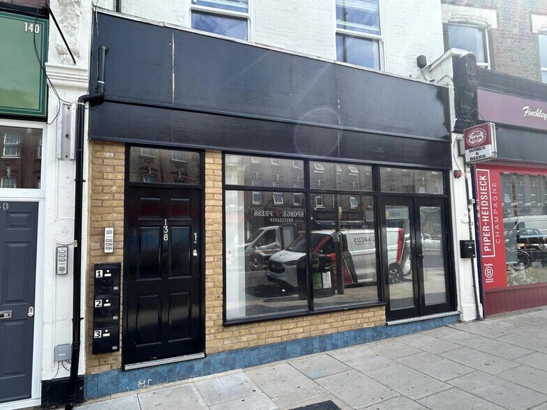 138 High Rd, Londres à louer - Photo du bâtiment - Image 2 de 8