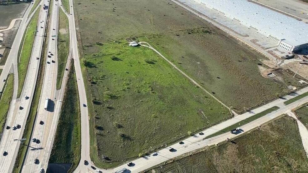 9501 Silver Creek Rd, Fort Worth, TX à louer - Vidéo sur l’inscription commerciale - Image 2 de 10