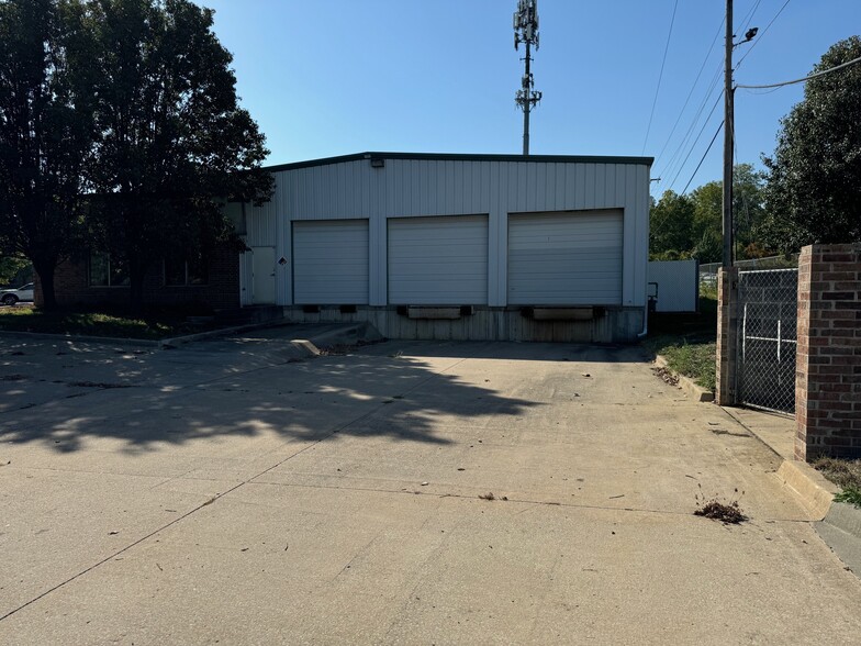 4302 Washington Ave, Independence, MO for lease - Building Photo - Image 3 of 18