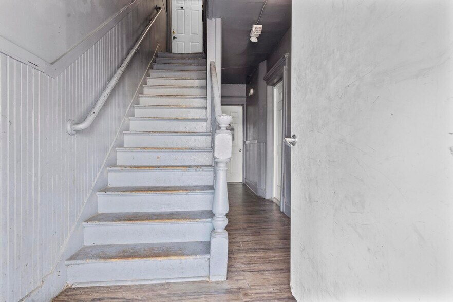 28 Hill St, Waterbury, CT à vendre - Photo du bâtiment - Image 3 de 19