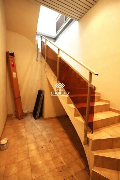 Bureau dans Aubagne à louer - Photo intérieure - Image 2 de 8